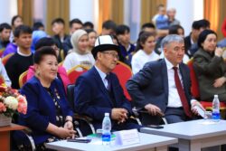 ОШМУДА  ТАЗАГҮЛ ЗАКИРОВАНЫН “АКЫНГА МЕКЕН КЕРЕК” АТТУУ ЫРЛАР ЖЫЙНАГЫНЫН БЕТ АЧАРЫ ӨТТҮ