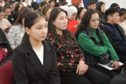 КМУДА ТЕГЕРЕК СТОЛ ӨТТҮ