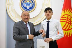 КУРМАНБЕК БААТЫР АТЫНДАГЫ ЖАЛАЛ-АБАД ЛИЦЕЙИНЕ 30 ЖЫЛ