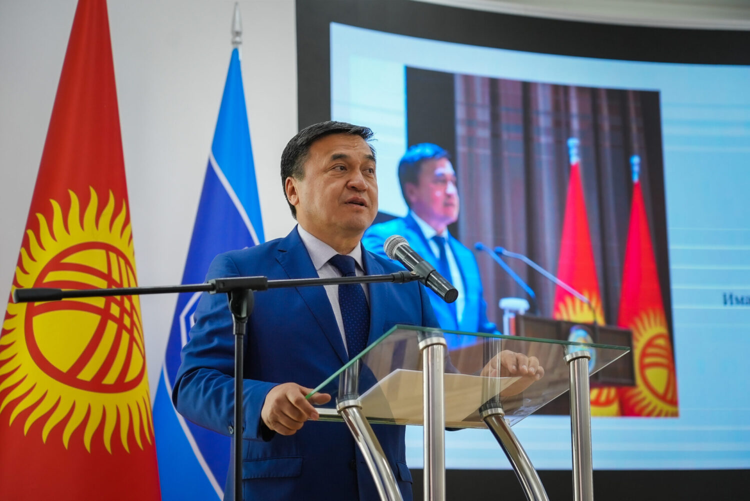 КАНЫБЕК ИМАНАЛИЕВ: “БИЛИМ БЕРҮҮ СИСТЕМАСЫ МЕЗГИЛДИН ЧАКЫРЫКТАРЫНА ДАЯР БОЛУШУ КЕРЕК”