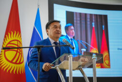 КАНЫБЕК ИМАНАЛИЕВ: “БИЛИМ БЕРҮҮ СИСТЕМАСЫ МЕЗГИЛДИН ЧАКЫРЫКТАРЫНА ДАЯР БОЛУШУ КЕРЕК”