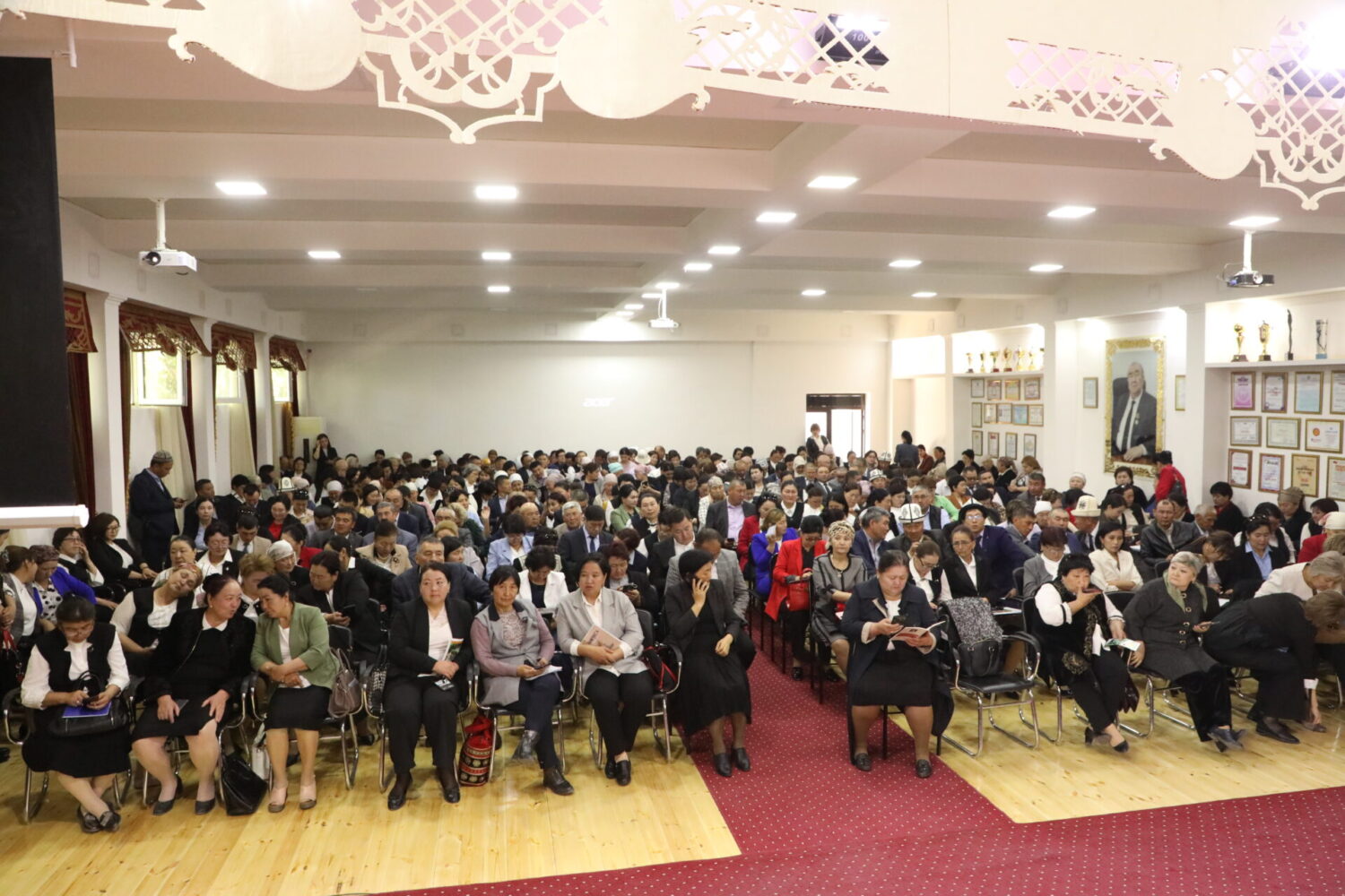 “БИЛИМ БЕРҮҮДӨГҮ НАТЫЙЖАЛУУ МЕНЕДЖМЕНТ” СЕМИНАРЫ ЭАУДА