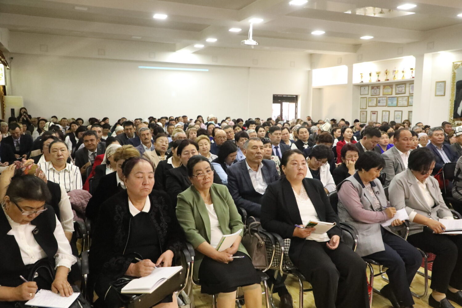 “БИЛИМ БЕРҮҮДӨГҮ НАТЫЙЖАЛУУ МЕНЕДЖМЕНТ” СЕМИНАРЫ ЭАУДА