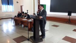 ӨЗБЕК ЭЛЧИСИ ОШМУНУН СТУДЕНТТЕРИ МЕНЕН ЖОЛУКТУ