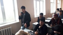 ӨЗБЕК ЭЛЧИСИ ОШМУНУН СТУДЕНТТЕРИ МЕНЕН ЖОЛУКТУ