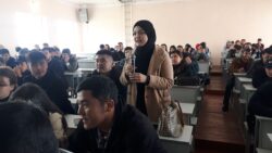 ӨЗБЕК ЭЛЧИСИ ОШМУНУН СТУДЕНТТЕРИ МЕНЕН ЖОЛУКТУ