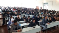 ӨЗБЕК ЭЛЧИСИ ОШМУНУН СТУДЕНТТЕРИ МЕНЕН ЖОЛУКТУ