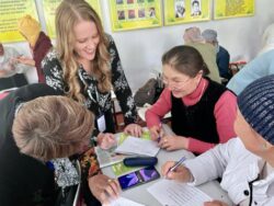 ОКУТУУЧУЛАРДЫН ЭЛЕТТИК МУГАЛИМДЕРГЕ КӨМӨГҮ