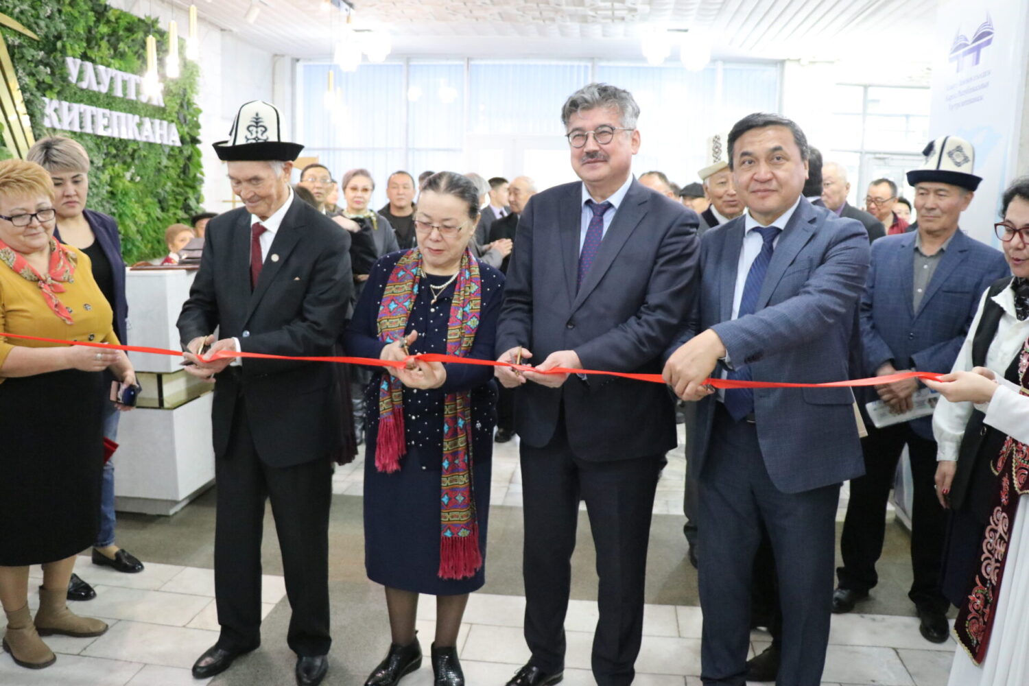 АГАРТУУ АЙДЫҢЫНДАГЫ АЛГЫ ИШТЕР КӨРГӨЗМӨСҮ