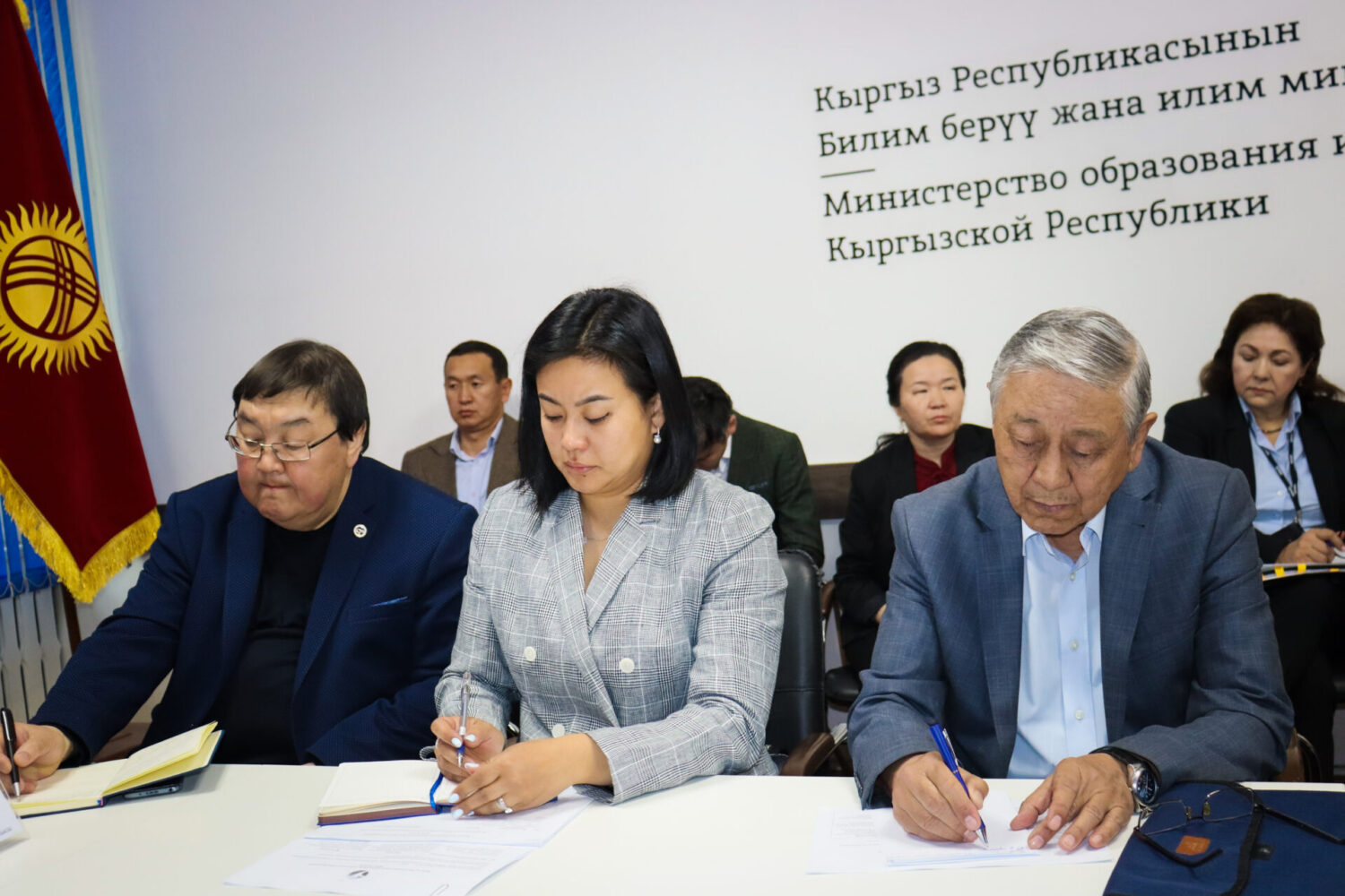 БИЛИМ БЕРҮҮ ЖАНА ИЛИМ МИНИСТРЛИГИНДЕ ИЛИМ ЖААТЫНДА АТКАРЫЛЫП ЖАТКАН ИШ АРАКЕТТЕРГЕ МОНИТОРИНГ ЖҮРГҮЗҮЛДҮ