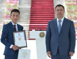 КУРМАНБЕК БААТЫР АТЫНДАГЫ ЖАЛАЛ-АБАД ЛИЦЕЙИНЕ 30 ЖЫЛ