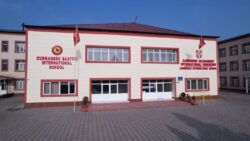 КУРМАНБЕК БААТЫР АТЫНДАГЫ ЖАЛАЛ-АБАД ЛИЦЕЙИНЕ 30 ЖЫЛ