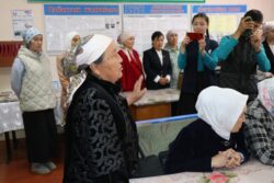 МИНИСТР КАНЫБЕК ИМАНАЛИЕВ ЭКИ ЖОЛУ ПРЕЗИДЕНТТИН МАКТОО БАРАКЧАСЫНА ТАТЫГАН ЖАТАК-ЛИЦЕЙГЕ БАРДЫ