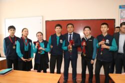 МИНИСТР КАНЫБЕК ИМАНАЛИЕВ ЭКИ ЖОЛУ ПРЕЗИДЕНТТИН МАКТОО БАРАКЧАСЫНА ТАТЫГАН ЖАТАК-ЛИЦЕЙГЕ БАРДЫ