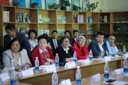 ВЕДОМСТВОЛОР АРАЛЫК ЖУМУШЧУ ТОП ОКУУ МАТЕРИАЛДАРЫНЫН САПАТЫН ЖОГОРУЛАТУУ БОЮНЧА СУНУШТАРДЫ ТАЛКУУЛАДЫ