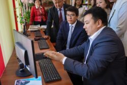 ВЕДОМСТВОЛОР АРАЛЫК ЖУМУШЧУ ТОП ОКУУ МАТЕРИАЛДАРЫНЫН САПАТЫН ЖОГОРУЛАТУУ БОЮНЧА СУНУШТАРДЫ ТАЛКУУЛАДЫ