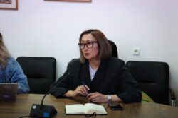 “ӨКМӨТТҮК АКСЕЛЕРАТОРЛОР”: ЖАҢЫ КОНУШТАРДА ҮЙ ТИБИНДЕГИ БАЛА БАКЧАЛАРДЫ АЧУУГА АРЫЗДАРДЫ КАБЫЛ АЛУУ ТАЛКУУЛАНДЫ