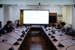 “ӨКМӨТТҮК АКСЕЛЕРАТОРЛОР”: ЖАҢЫ КОНУШТАРДА ҮЙ ТИБИНДЕГИ БАЛА БАКЧАЛАРДЫ АЧУУГА АРЫЗДАРДЫ КАБЫЛ АЛУУ ТАЛКУУЛАНДЫ