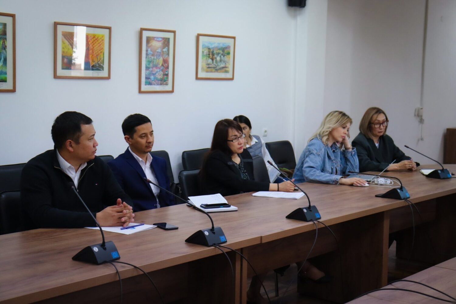 “ӨКМӨТТҮК АКСЕЛЕРАТОРЛОР”: ЖАҢЫ КОНУШТАРДА ҮЙ ТИБИНДЕГИ БАЛА БАКЧАЛАРДЫ АЧУУГА АРЫЗДАРДЫ КАБЫЛ АЛУУ ТАЛКУУЛАНДЫ