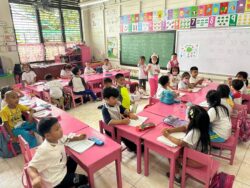 МИНИСТРЛИКТИН КЫЗМАТКЕРЛЕРИ МЕКТЕПКЕ ЧЕЙИНКИ БИЛИМ БЕРҮҮ ЖААТЫНДАГЫ ФИЛИППИНДИН ТАЖРЫЙБАСЫ МЕНЕН ТААНЫШТЫ