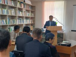 МИНИСТР КАНЫБЕК ИМАНАЛИЕВ ПОСЕТИЛ ОБРАЗОВАТЕЛЬНЫЕ ОРГАНИЗАЦИИ В НАРЫНЕ