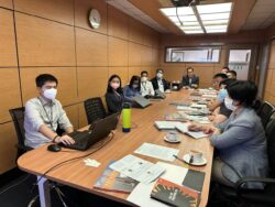 МИНИСТРЛИКТИН КЫЗМАТКЕРЛЕРИ МЕКТЕПКЕ ЧЕЙИНКИ БИЛИМ БЕРҮҮ ЖААТЫНДАГЫ ФИЛИППИНДИН ТАЖРЫЙБАСЫ МЕНЕН ТААНЫШТЫ