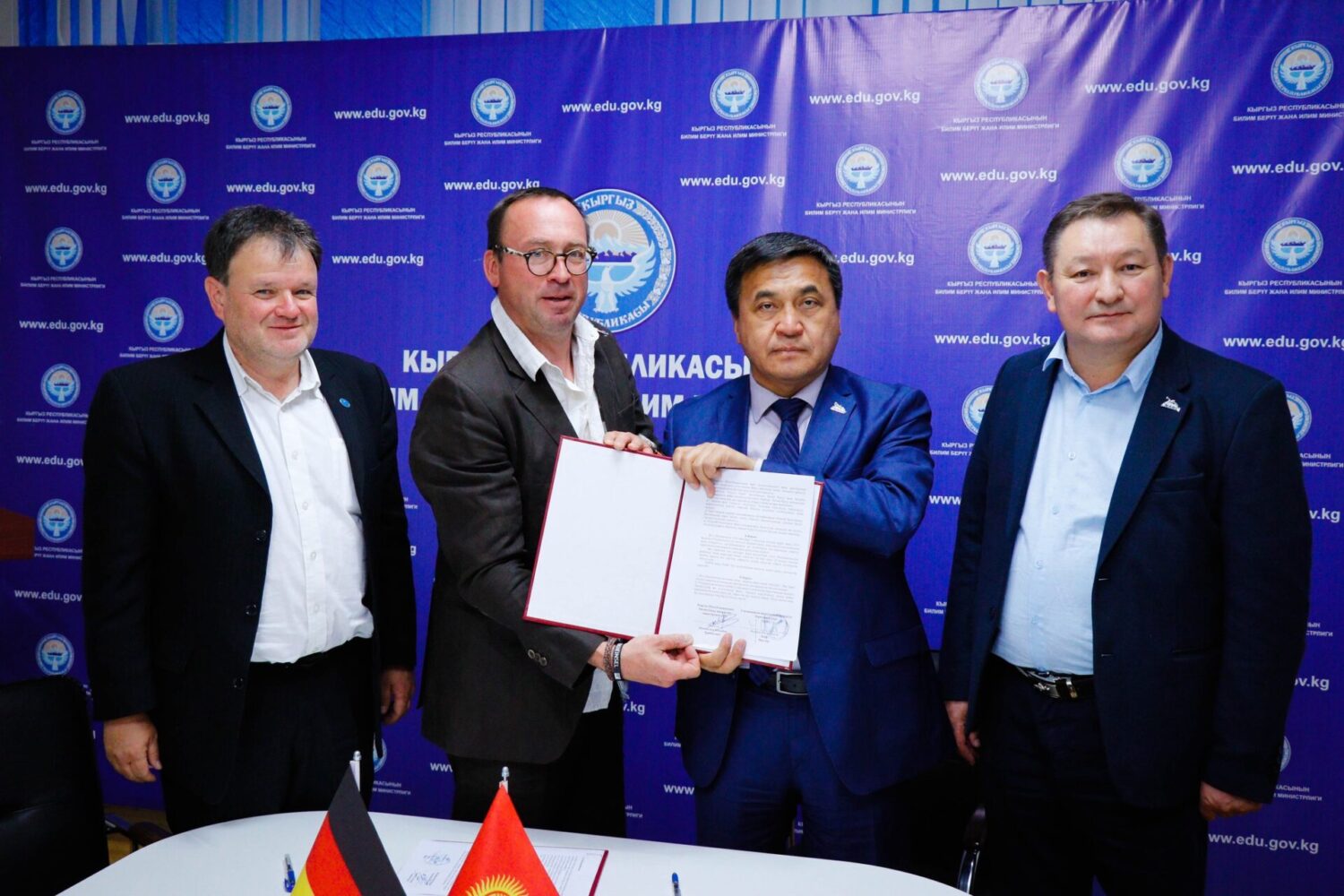 МИНИСТР ГЕРМАНИЯНЫН ЖАРАТЫЛЫШТЫ КОРГОО СОЮЗУНУН (NABU) ӨКҮЛДӨРҮ МЕНЕН ЖОЛУГУШТУ