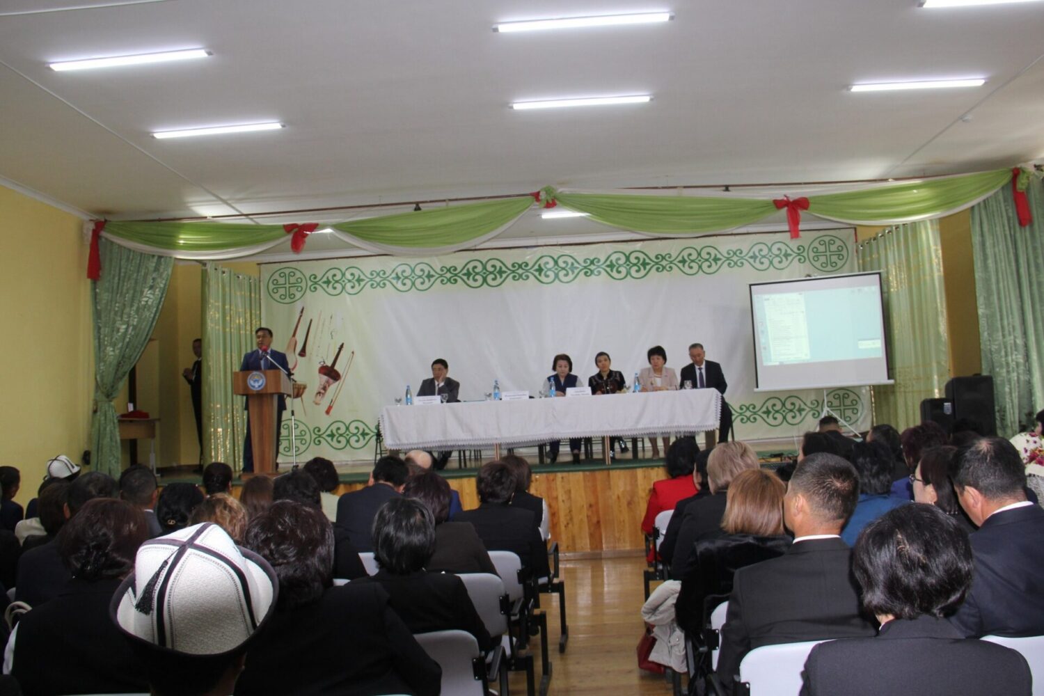 НАРЫН ОБЛУСУНУН ЖАЛПЫ БИЛИМ БЕРҮҮ МЕКЕМЕЛЕРИНИН ДИРЕКТОРЛОРУ ҮЧҮН ОКУТУУ БАШТАЛДЫ