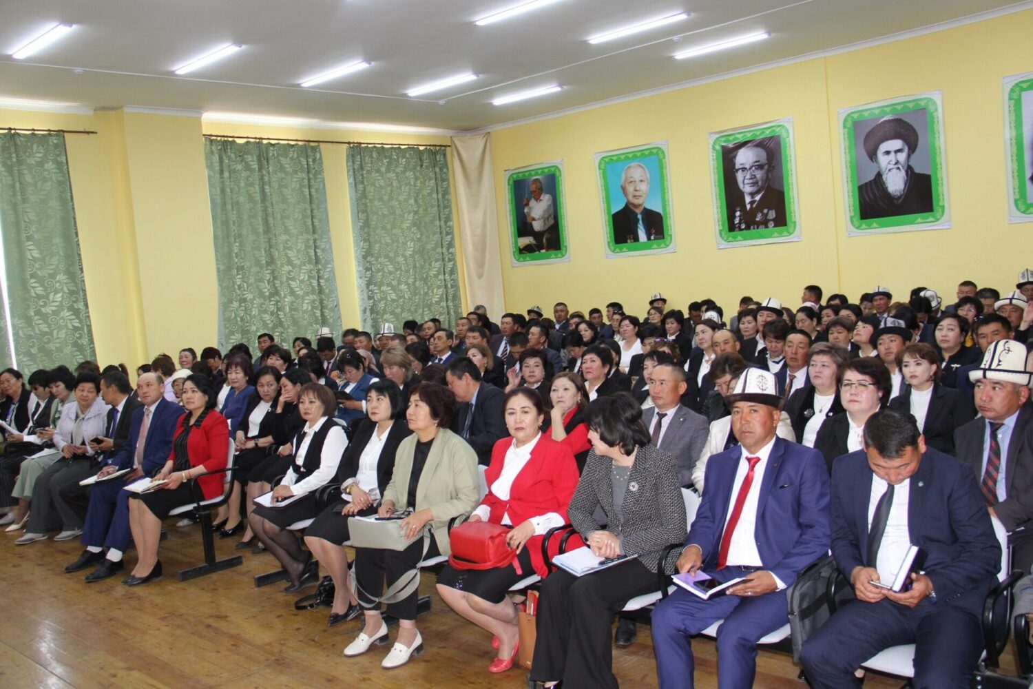 НАРЫН ОБЛУСУНУН ЖАЛПЫ БИЛИМ БЕРҮҮ МЕКЕМЕЛЕРИНИН ДИРЕКТОРЛОРУ ҮЧҮН ОКУТУУ БАШТАЛДЫ