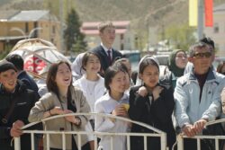 МИНИСТР КАНЫБЕК ИМАНАЛИЕВ БҮТҮРҮҮЧҮЛӨРДҮ ЖУМУШЧУ АДИСТИКТЕРГЕ ЭЭ БОЛУУГА ЧАКЫРДЫ