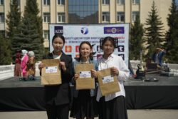 МИНИСТР КАНЫБЕК ИМАНАЛИЕВ БҮТҮРҮҮЧҮЛӨРДҮ ЖУМУШЧУ АДИСТИКТЕРГЕ ЭЭ БОЛУУГА ЧАКЫРДЫ