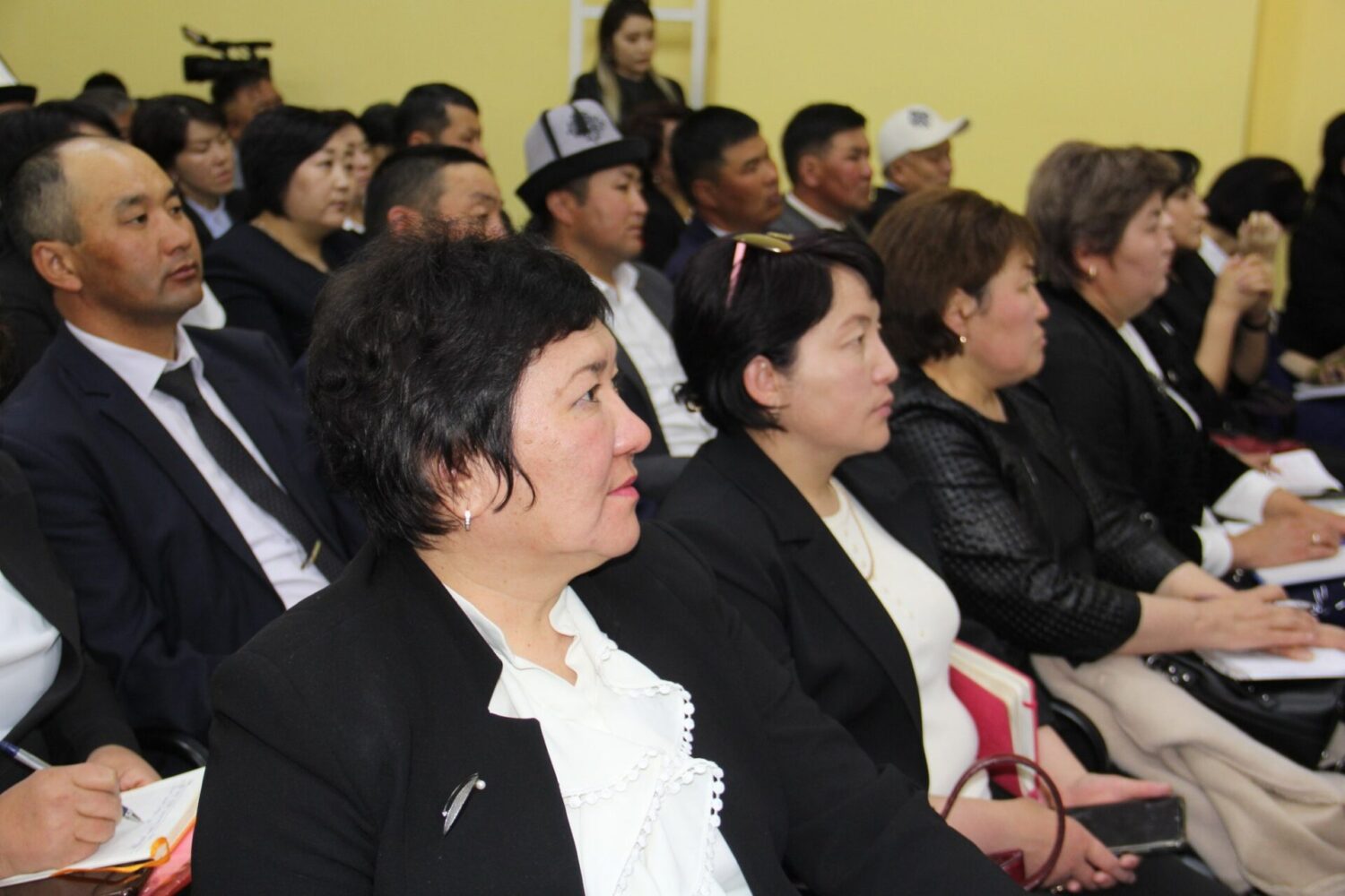 НАРЫН ОБЛУСУНУН ЖАЛПЫ БИЛИМ БЕРҮҮ МЕКЕМЕЛЕРИНИН ДИРЕКТОРЛОРУ ҮЧҮН ОКУТУУ БАШТАЛДЫ