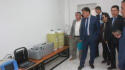 МИНИСТР КАНЫБЕК ИМАНАЛИЕВ НАРЫНДАГЫ БИЛИМ БЕРҮҮ МЕКЕМЕЛЕРИНЕ БАРДЫ
