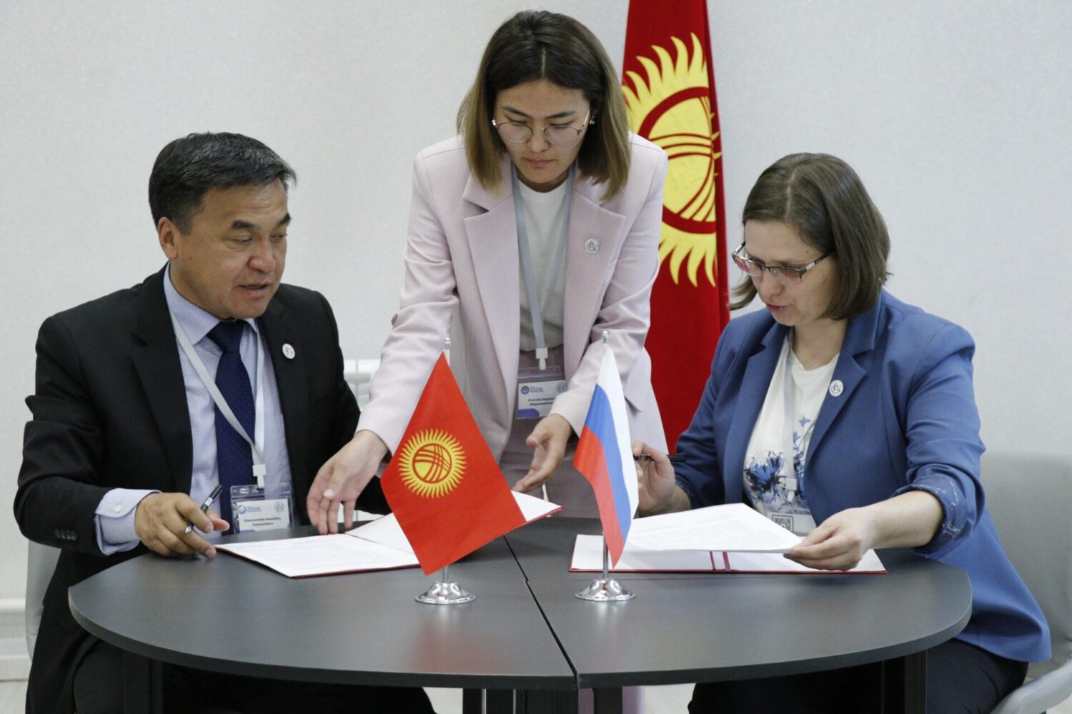 БАШТАЛГЫЧ КЕСИПТИК БИЛИМ БЕРҮҮ ЖААТЫНДА КЫЗМАТТАШУУ ЖӨНҮНДӨ БИР КАТАР МЕМОРАНДУМГА КОЛ КОЮЛДУ