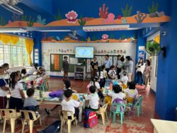 МИНИСТРЛИКТИН КЫЗМАТКЕРЛЕРИ МЕКТЕПКЕ ЧЕЙИНКИ БИЛИМ БЕРҮҮ ЖААТЫНДАГЫ ФИЛИППИНДИН ТАЖРЫЙБАСЫ МЕНЕН ТААНЫШТЫ