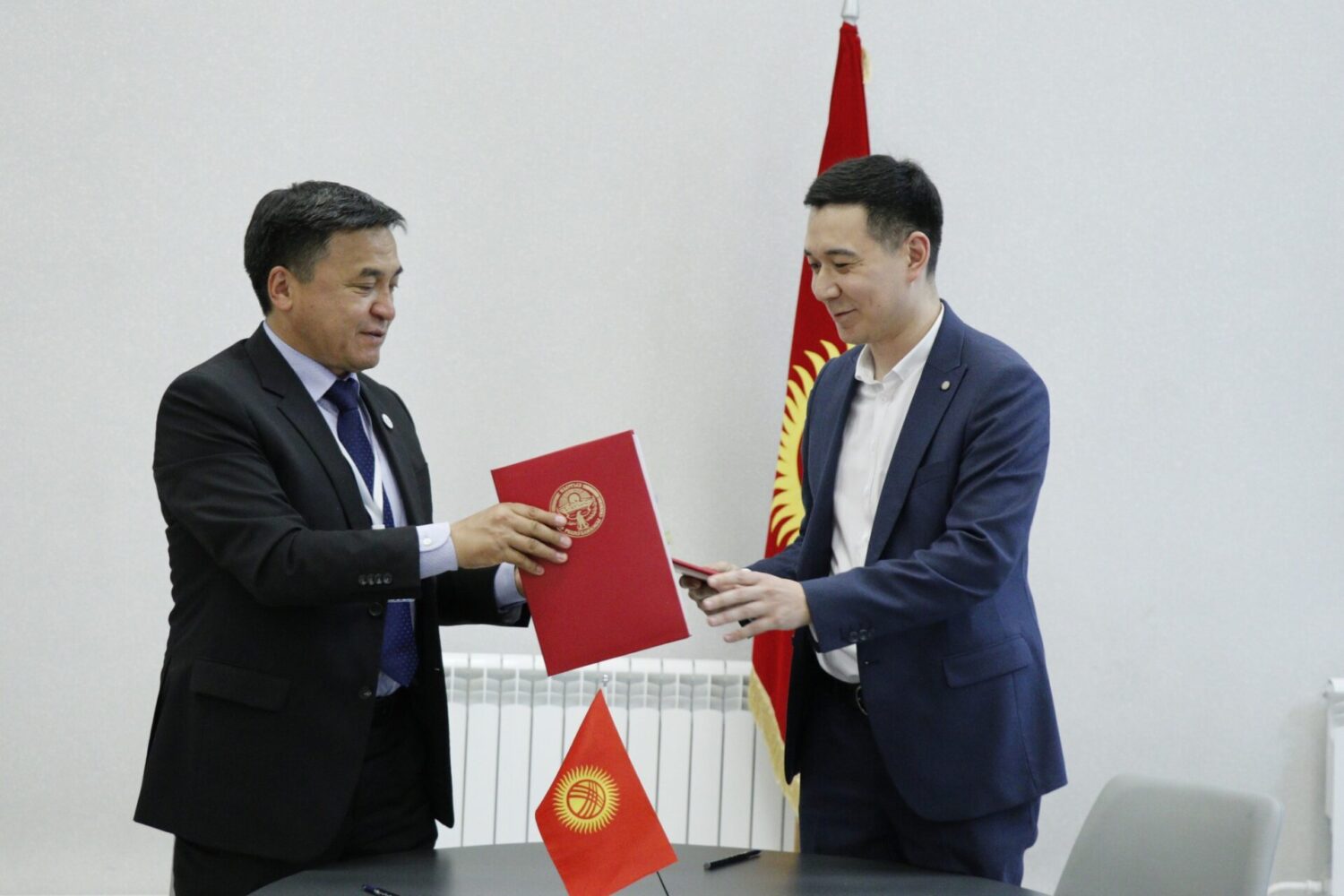 БАШТАЛГЫЧ КЕСИПТИК БИЛИМ БЕРҮҮ ЖААТЫНДА КЫЗМАТТАШУУ ЖӨНҮНДӨ БИР КАТАР МЕМОРАНДУМГА КОЛ КОЮЛДУ