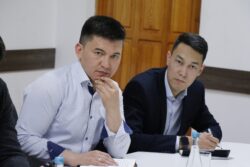 МИНИСТР ЖАПОН ПЕДАГОГДОРУ МЕНЕН ТАРБИЯЛООНУН МЕТОДИКАСЫН ТАЛКУУЛАДЫ