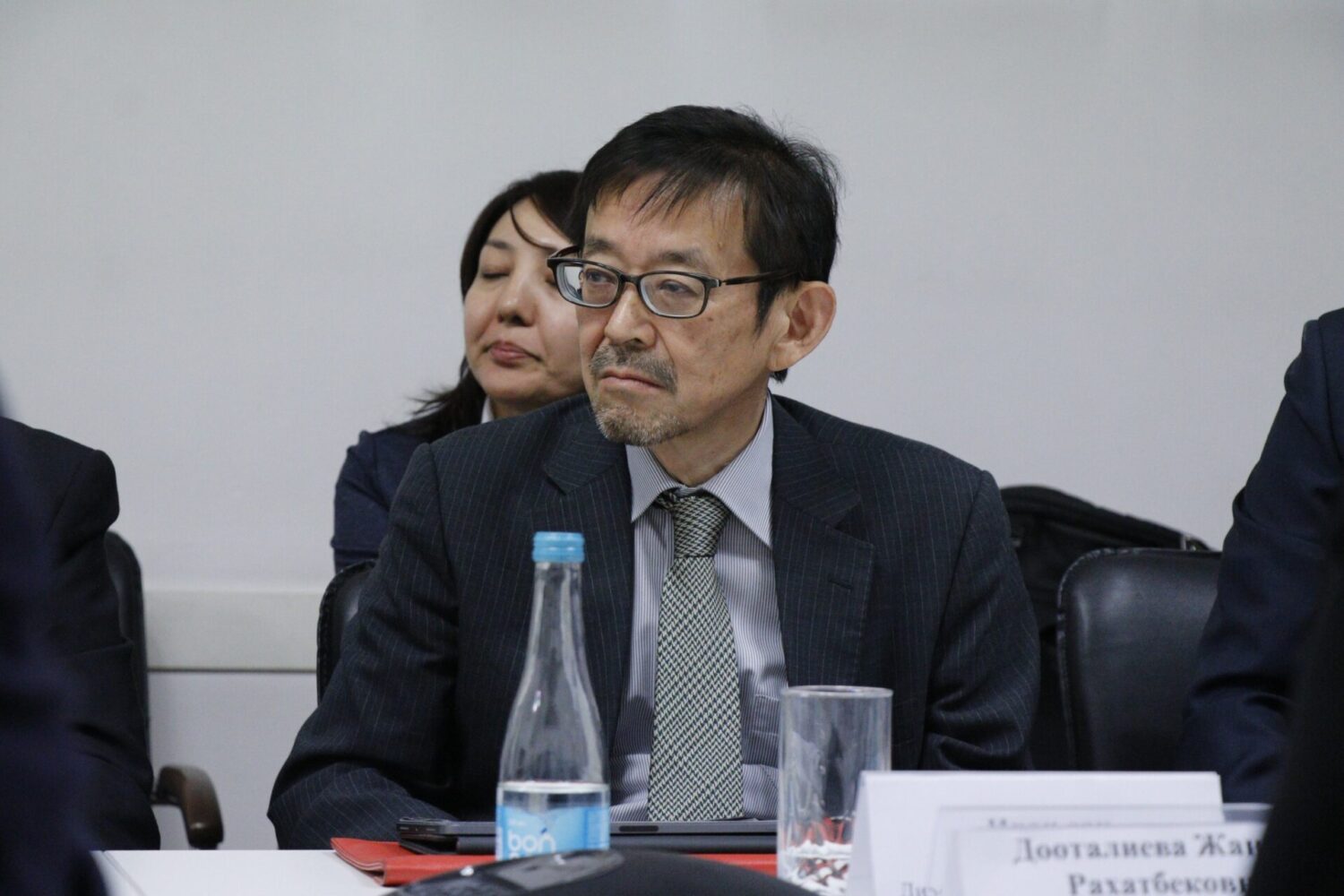 МИНИСТР ЖАПОН ПЕДАГОГДОРУ МЕНЕН ТАРБИЯЛООНУН МЕТОДИКАСЫН ТАЛКУУЛАДЫ