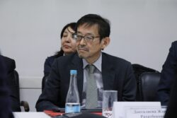 МИНИСТР ЖАПОН ПЕДАГОГДОРУ МЕНЕН ТАРБИЯЛООНУН МЕТОДИКАСЫН ТАЛКУУЛАДЫ