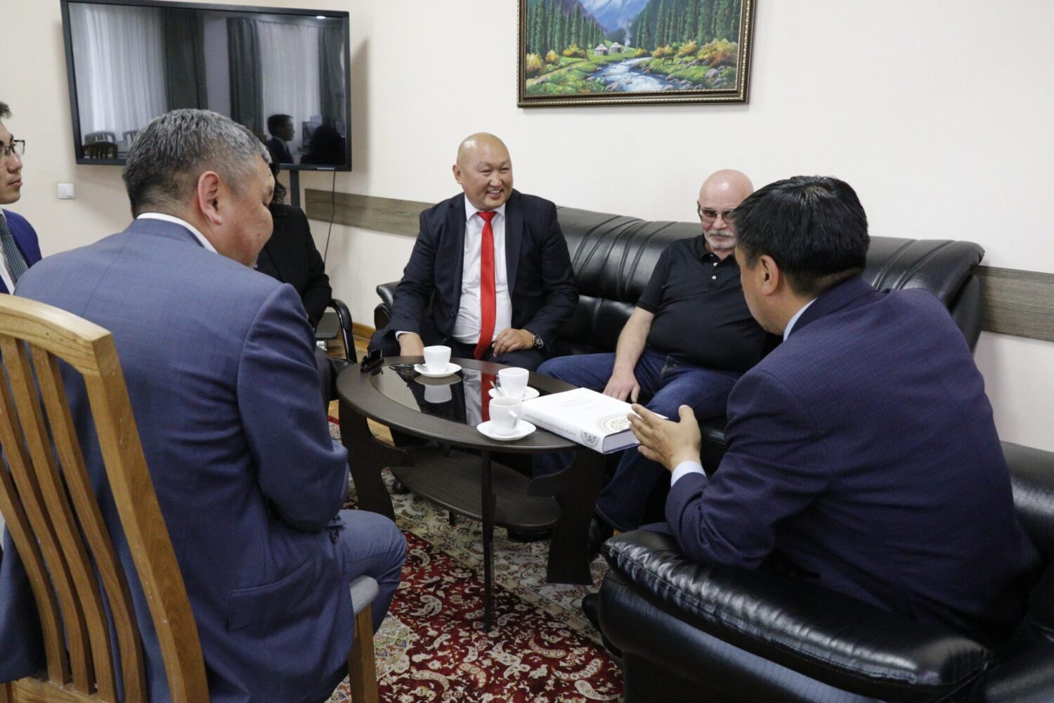 “БАКАЙ БАНК” КЫРГЫЗСТАНДЫН БӨБӨКТӨРҮНӨ БАЛА БАКЧА БЕЛЕК КЫЛАТ