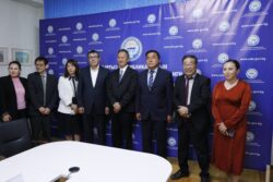 МИНИСТР ЖАПОН ПЕДАГОГДОРУ МЕНЕН ТАРБИЯЛООНУН МЕТОДИКАСЫН ТАЛКУУЛАДЫ