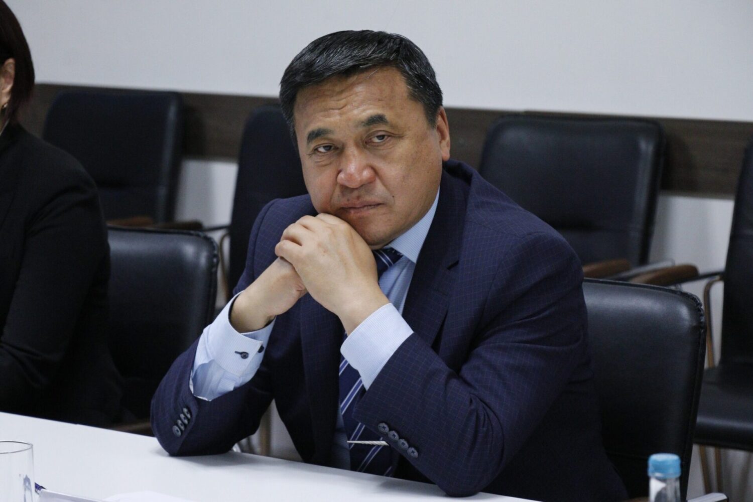 МИНИСТР ЖАПОН ПЕДАГОГДОРУ МЕНЕН ТАРБИЯЛООНУН МЕТОДИКАСЫН ТАЛКУУЛАДЫ