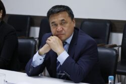 МИНИСТР ЖАПОН ПЕДАГОГДОРУ МЕНЕН ТАРБИЯЛООНУН МЕТОДИКАСЫН ТАЛКУУЛАДЫ