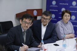 МИНИСТР ЖАПОН ПЕДАГОГДОРУ МЕНЕН ТАРБИЯЛООНУН МЕТОДИКАСЫН ТАЛКУУЛАДЫ