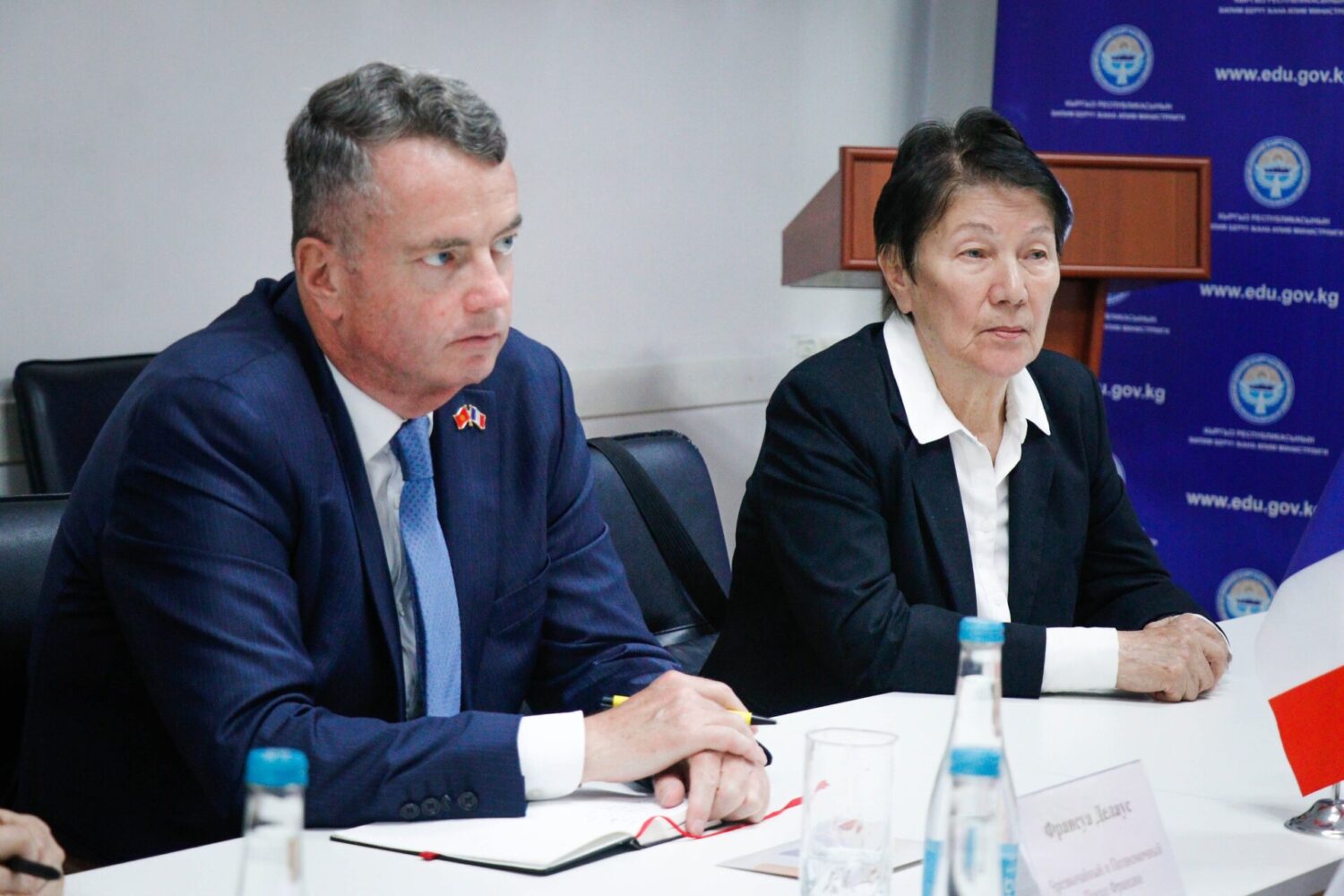 МИНИСТР КАНЫБЕК ИМАНАЛИЕВ ФРАНЦИЯНЫН ЭЛЧИСИ МЕНЕН БИЛИМ БЕРҮҮ ТАРМАГЫНДАГЫ КЫЗМАТТАШТЫКТЫ ТАЛКУУЛАДЫ