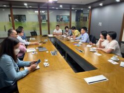 МИНИСТРЛИКТИН КЫЗМАТКЕРЛЕРИ МЕКТЕПКЕ ЧЕЙИНКИ БИЛИМ БЕРҮҮ ЖААТЫНДАГЫ ФИЛИППИНДИН ТАЖРЫЙБАСЫ МЕНЕН ТААНЫШТЫ