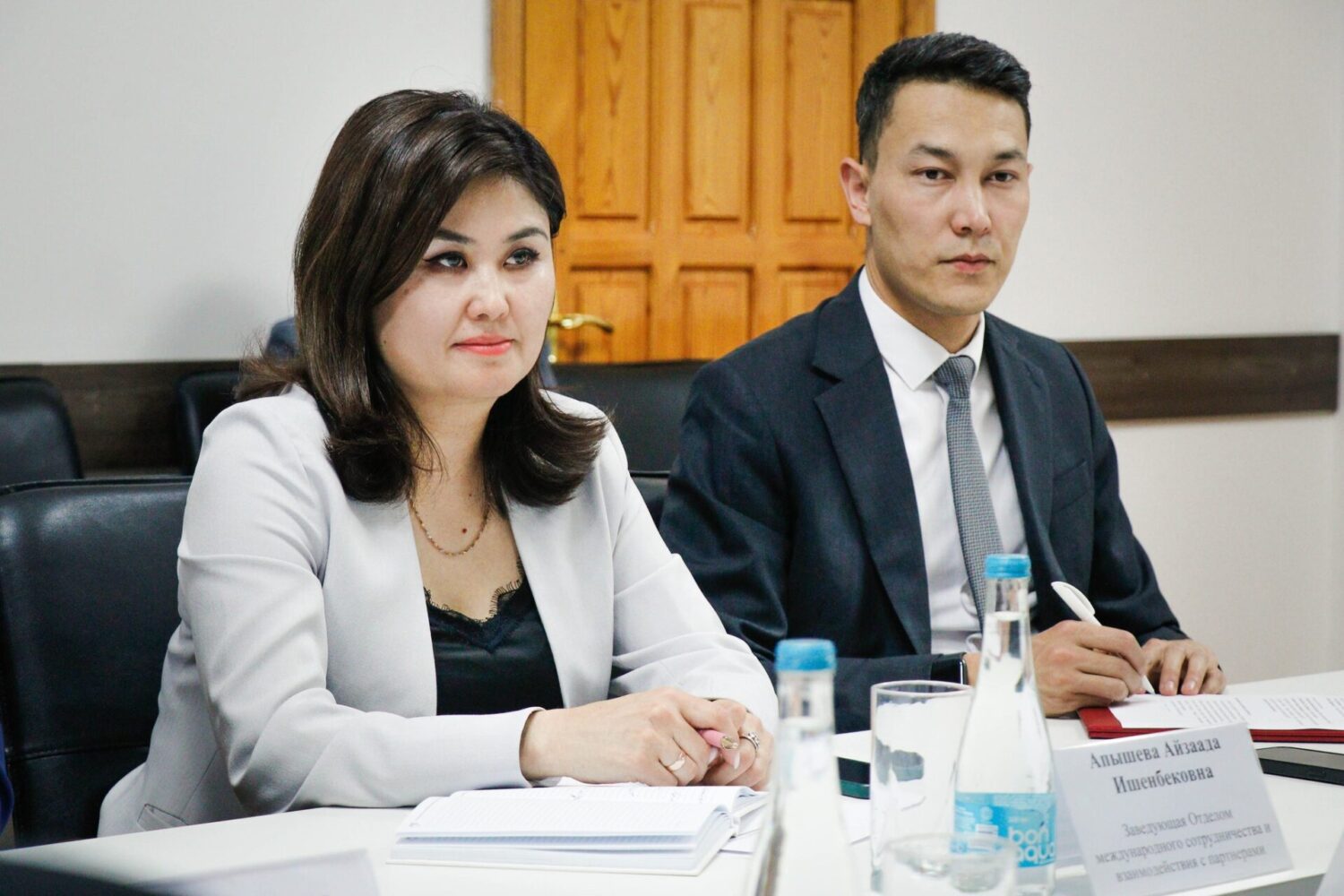 МИНИСТР КАНЫБЕК ИМАНАЛИЕВ ФРАНЦИЯНЫН ЭЛЧИСИ МЕНЕН БИЛИМ БЕРҮҮ ТАРМАГЫНДАГЫ КЫЗМАТТАШТЫКТЫ ТАЛКУУЛАДЫ