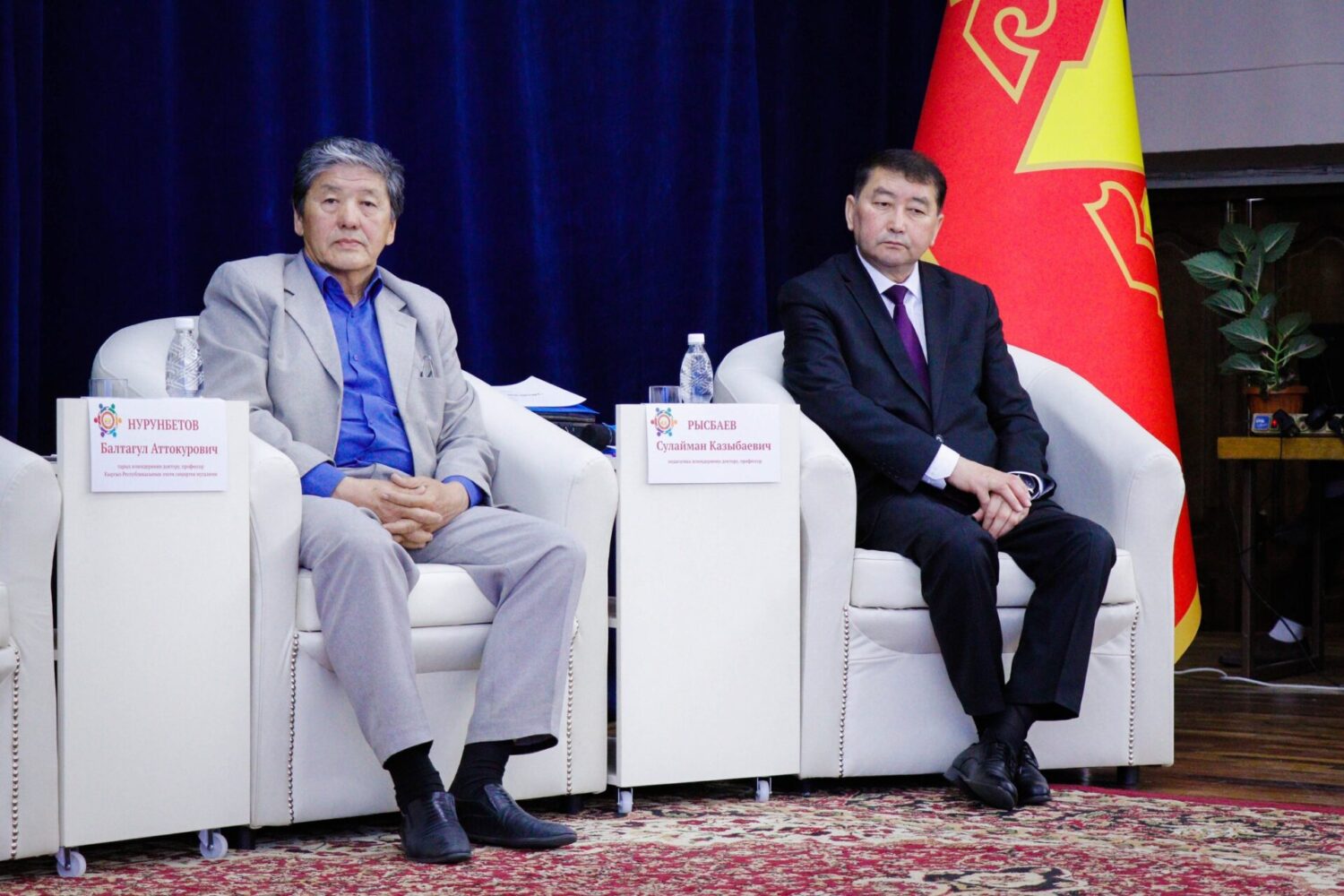 КАНЫБЕК ИМАНАЛИЕВ РЕСПУБЛИКАЛЫК ЖАШТАР ФОРУМУНА КАТЫШТЫ