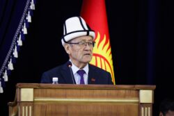 КАНЫБЕК ИМАНАЛИЕВ РЕСПУБЛИКАЛЫК ЖАШТАР ФОРУМУНА КАТЫШТЫ