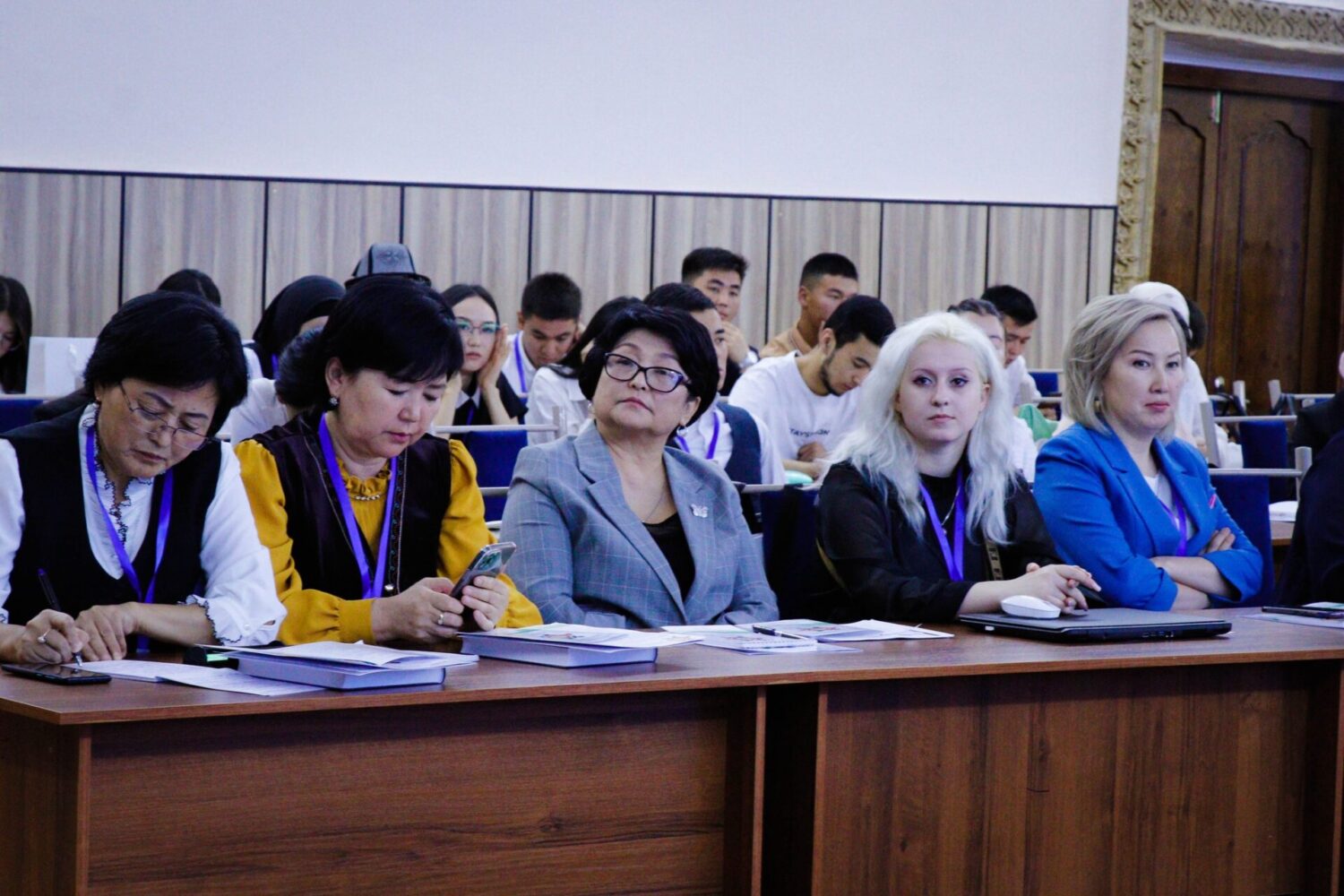 КАНЫБЕК ИМАНАЛИЕВ РЕСПУБЛИКАЛЫК ЖАШТАР ФОРУМУНА КАТЫШТЫ